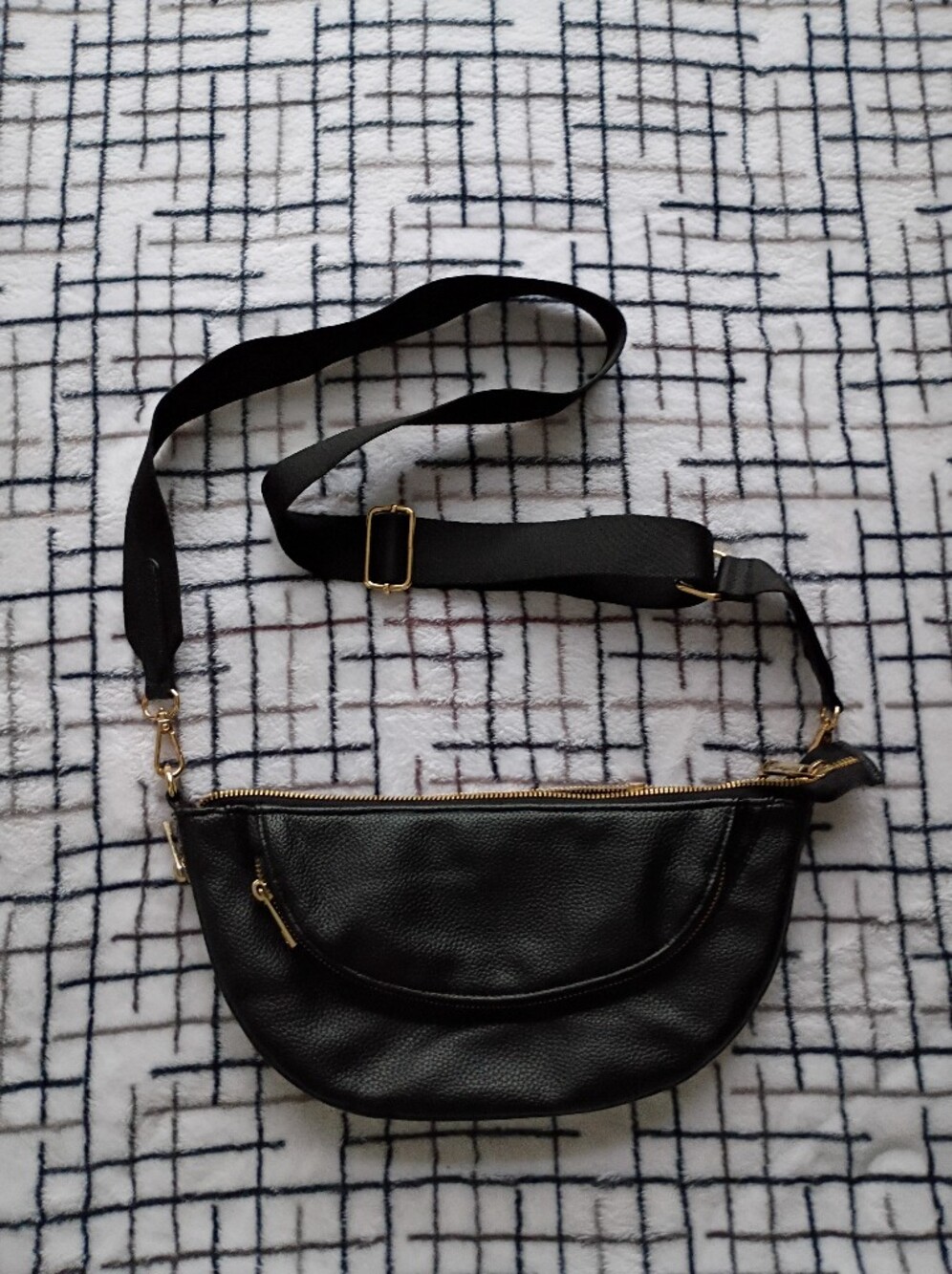 Sondra Roberts Square Black Leather Crossbody Belt Bag NO FLAWS